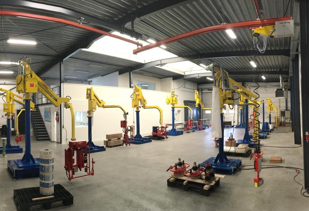 Showroom Arcadel met pnuematische vacuüm hefsystemen 